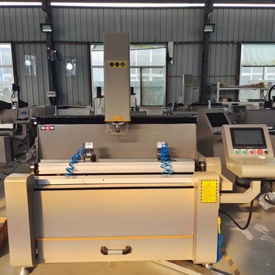 1200mm 3軸 CNC 掘削 フレッシング マシン アルミニウムとPVC 窓のドアを作る マシン