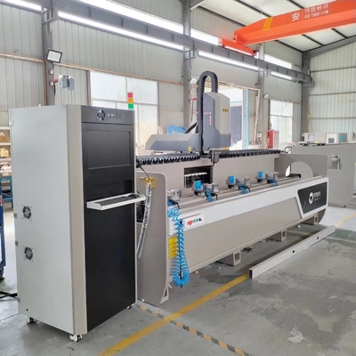3 軸 CNC 制御プロファイル加工センター 窓ドアエリア上のプロファイル3側で作業