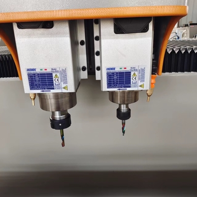 1.5m アルミ CNC 掘削 フレッシング マシン 3+1 軸 CNC ドア メーカー
