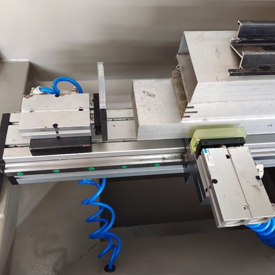 1.5m アルミ CNC 掘削 フレッシング マシン 3+1 軸 CNC ドア メーカー