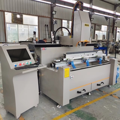 1.5m アルミ CNC 掘削 フレッシング マシン 3+1 軸 CNC ドア メーカー