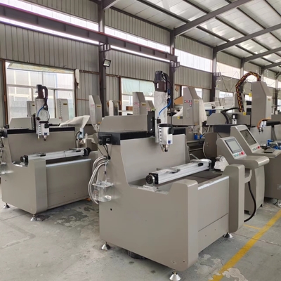 アルミプロフィール 窓とドア マシン 3 軸制御を持つ CNC 掘削 フレッシング マシン
