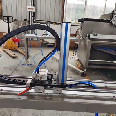 アルミプロフィール 窓とドア マシン 3 軸制御を持つ CNC 掘削 フレッシング マシン