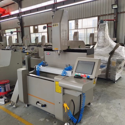 500mm 3軸 CNC 掘削機 アルミプロフィール 窓とドアマシンのために特別