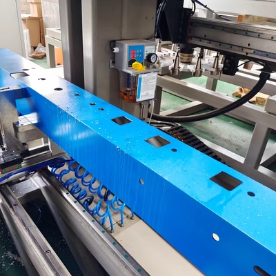 高精度 アルミ 4軸 CNC 掘削 フレッシング ATC 機械センター 旋回スピンドル付き窓ドア製造機械