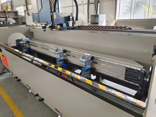 2500mm アルミプロファイル 3 サイド フレッシングと掘削加工センター