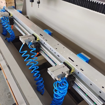 カスタマイズ可能な3.5KW*2 スピンドルパワー アルミ窓ドアとミニマリスト家具製造のためのCNCドリリングフレッシングマシン