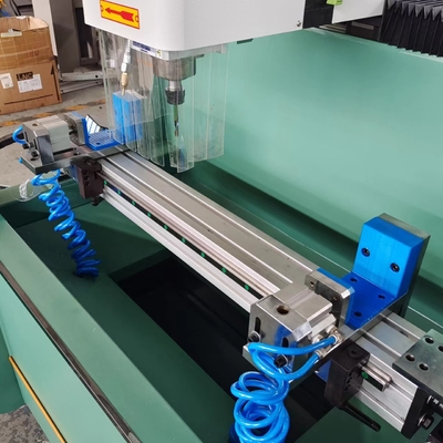 小さな800mm自動CNCコピールーター ドアと窓,ミニマリスト家具,ワインキャビネットのための掘削とフライリング