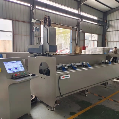 中国 工場 ワイケ機械 供給 3+1 軸 CNC 掘削 フレッシング マシン 作業台 +-90 度回転できます
