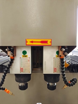 3000mm 3200mm ダブルヘッド スピンドル 掘削機 アルミ PVC ウィンドウ ドアの製造のための CNC パンシング マシン