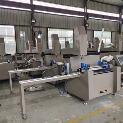 アルミニウム窓のプロフィールのための 380V 50Hz CNC の鋭いおよびフライス盤