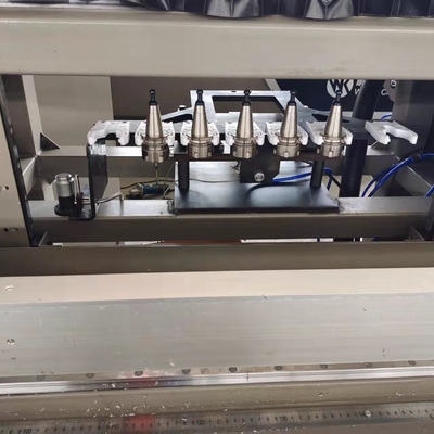 自動ツール交換 3+1軸 アルミプロファイル 窓ドアカーテン壁などを作るためのCNC加工センター